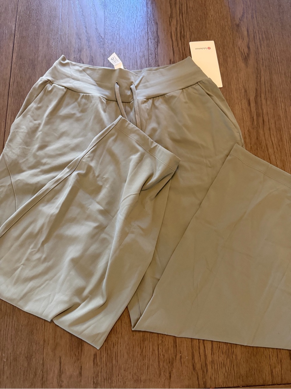 Lululemon Groove Low-Rise Relaxed Cinch Pant Jogger Pants in Sage Green Sz 8 reg - Picture 2 of 4
